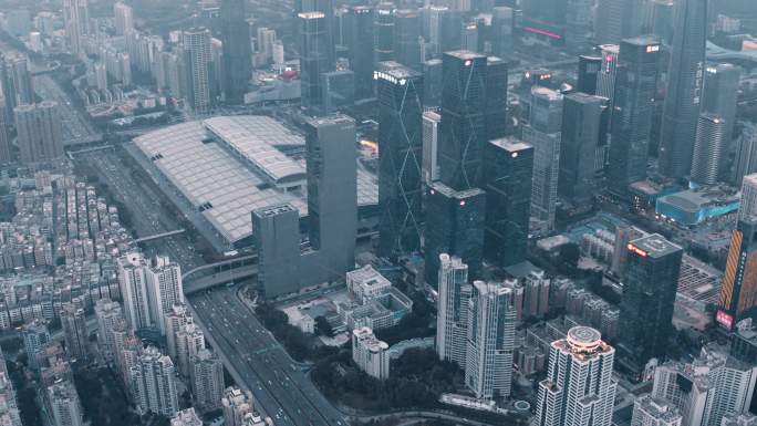日落时分的深圳市鸟瞰图，广东，中国。