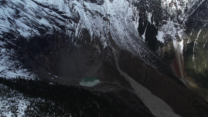 梅里雪山雨崩徒步航拍风光