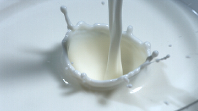 高速升格鲜牛奶  倒牛奶入杯 牛奶滴落