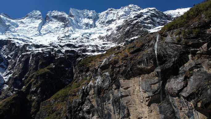 梅里雪山雨崩徒步航拍风光