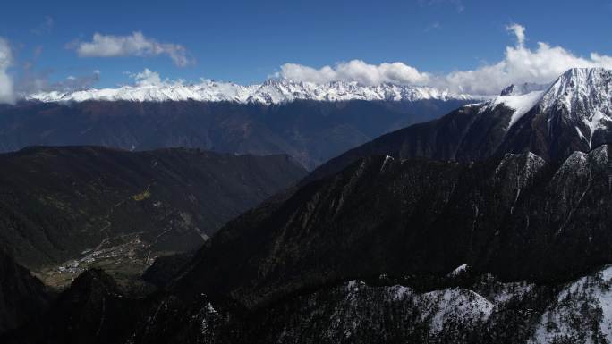 梅里雪山雨崩徒步航拍风光