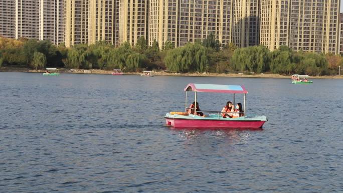 淄博齐盛湖景区 划船游玩