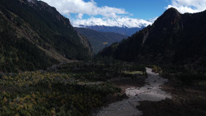 梅里雪山雨崩徒步航拍风光