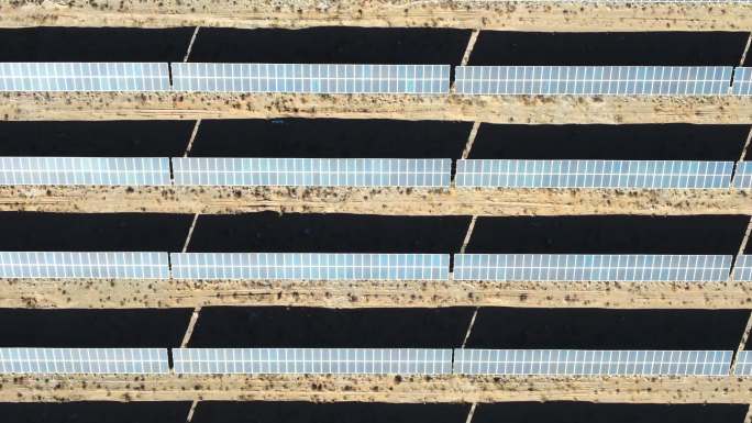 太阳能电池板的无人机透视图