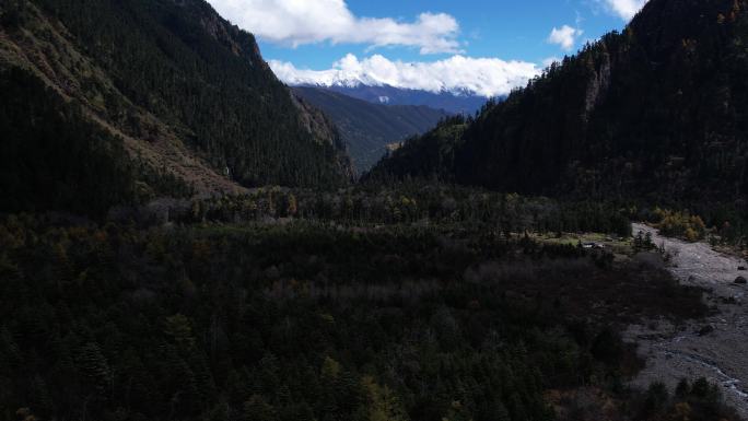 梅里雪山雨崩徒步航拍风光