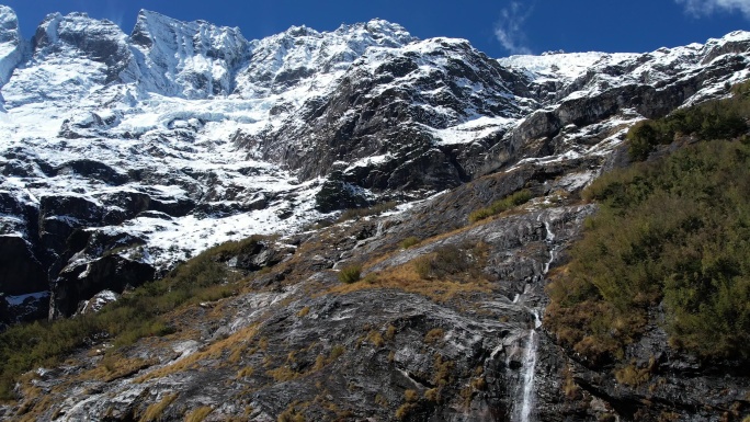 梅里雪山雨崩徒步航拍风光
