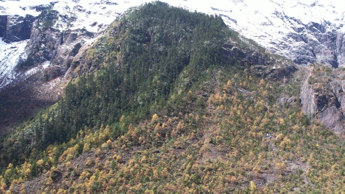 梅里雪山雨崩徒步航拍风光