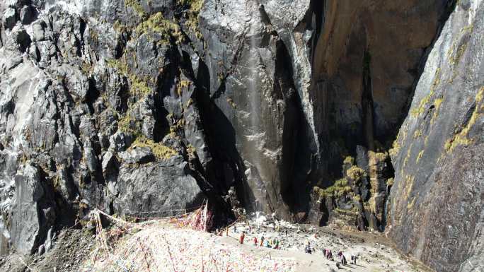 梅里雪山雨崩徒步航拍风光