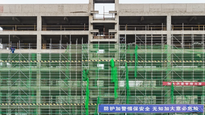 楼房建好建筑工人拆架子管延时