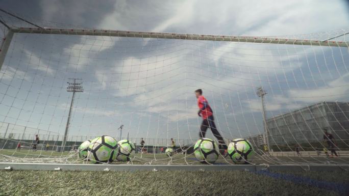 巴塞罗那青年队训练 守门员球门角度
