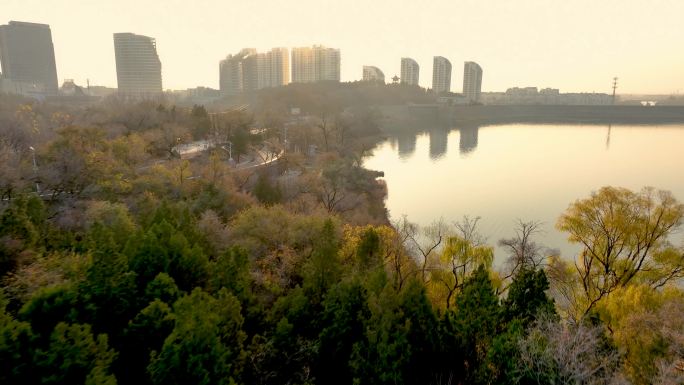 早晨逆光航拍北京怀柔水库怀柔城区-3