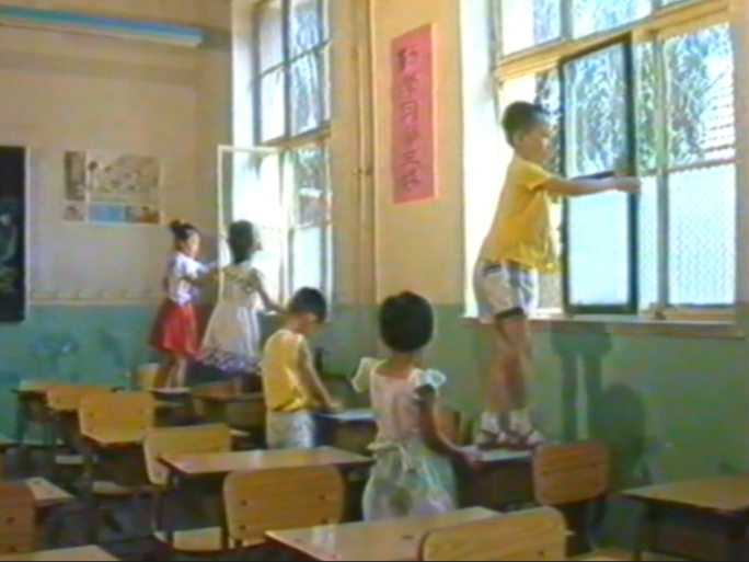 八九十年代学校班级开关门窗劳动