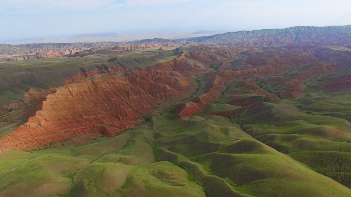 中国新疆天山草原鸟瞰图。