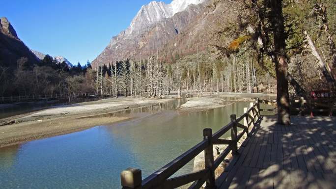 四川甘孜州四姑娘山长坪沟雪山海子风光