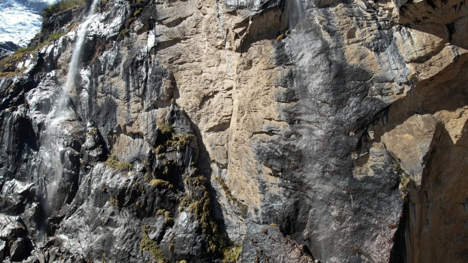 梅里雪山雨崩徒步航拍风光