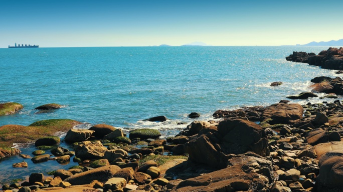 带岩石的海滩大海海边浪花海岛