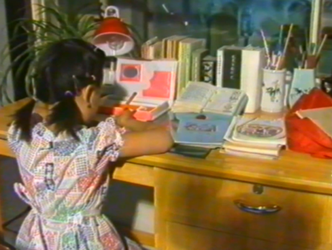 八九十年代儿童放学做作业收拾书包