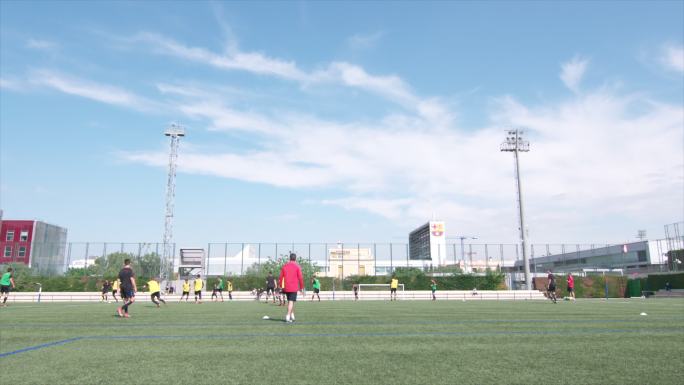 巴塞罗那青年队训练 晴朗 全景