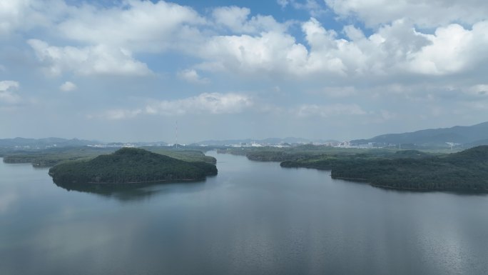 深圳铁岗水库蓝天白云航拍