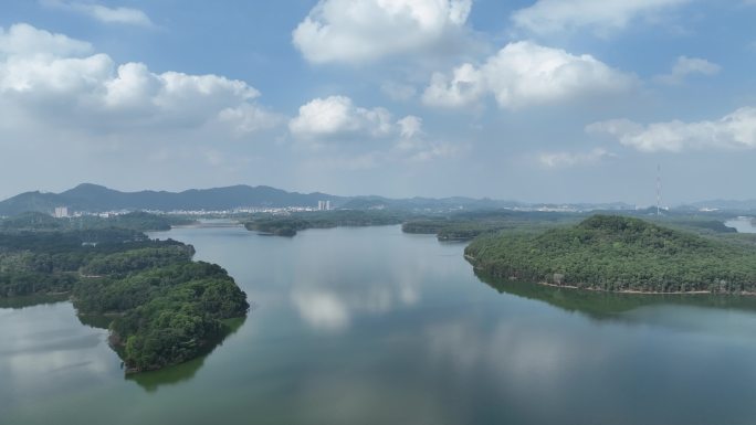 深圳铁岗水库蓝天白云航拍