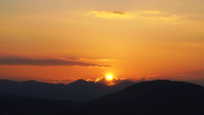 山日落延时黄昏山峰山脉阳光云傍晚天空夕阳