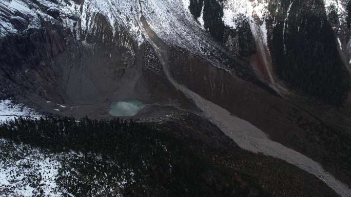 梅里雪山雨崩村徒步航拍视频