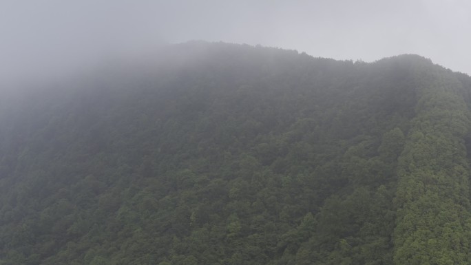 航拍广西桂林尧山之上云海 云端之上