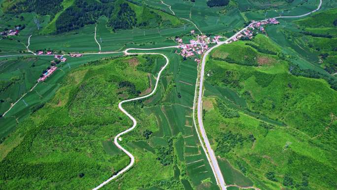 山区公路 绿水青山 盘山道