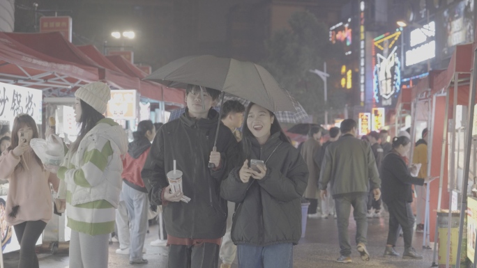 雨天夜市美食街+未调色