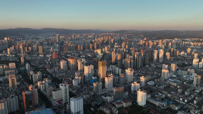 昆明城市建筑群日落航拍