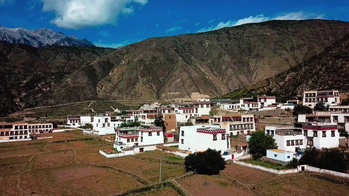 藏族村庄碉楼建筑群