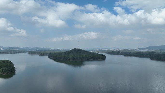 深圳铁岗水库蓝天白云航拍