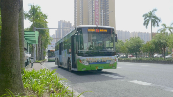 【原创4K】城市公交车停靠公交站台