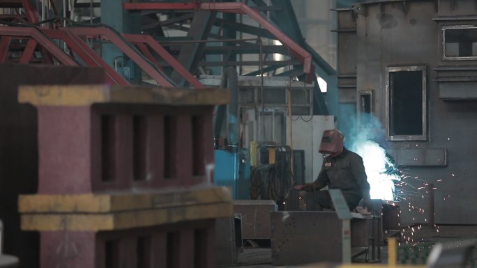 工厂 车间 焊接 重工业 烟尘 粉尘