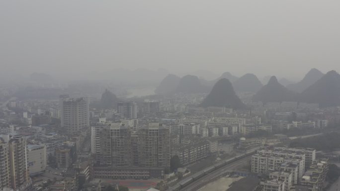 航拍冬季雾霾灰蒙蒙的城市上空