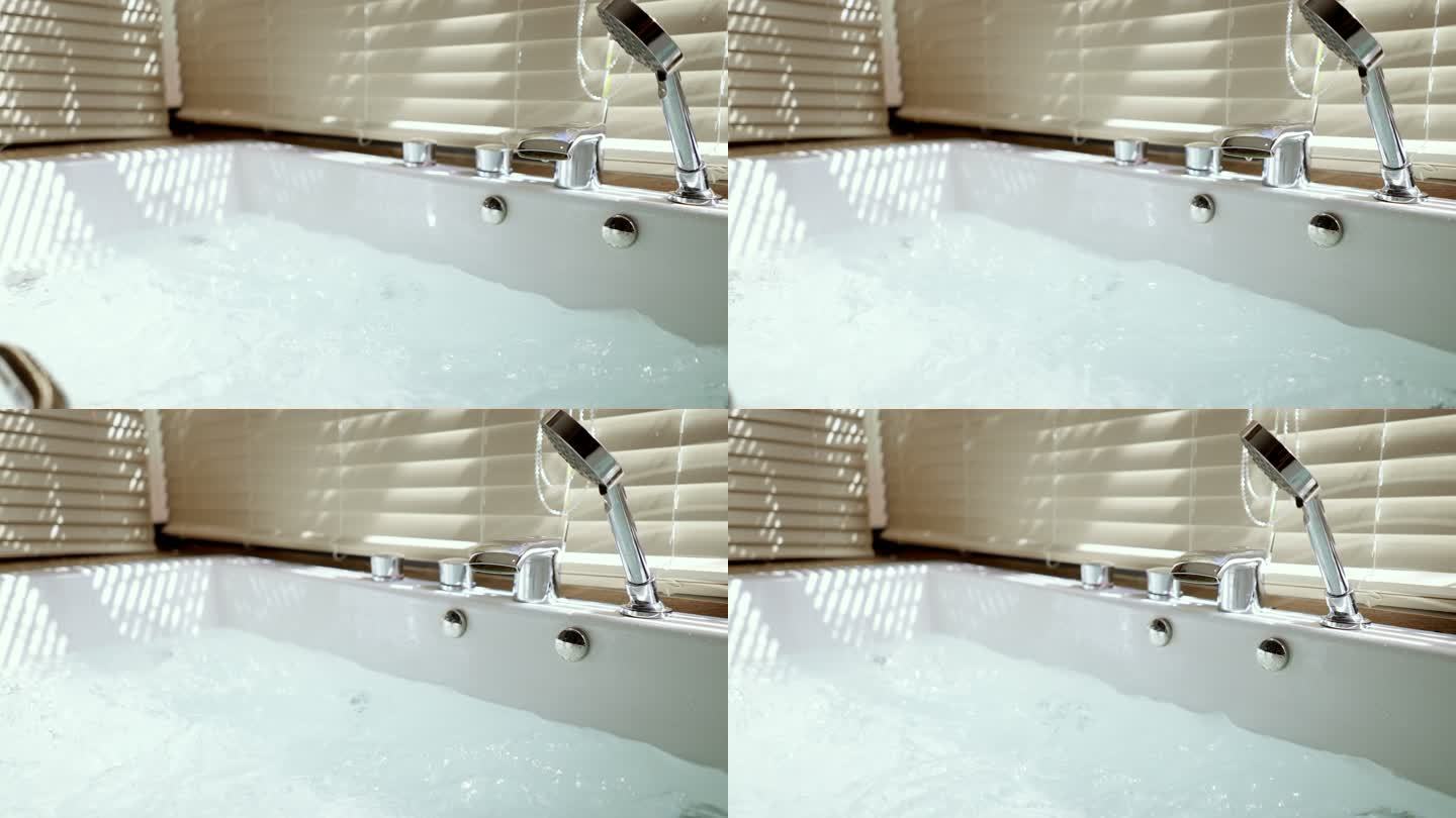摇床：在美丽的灯光和窗帘的阴影下，浴室里的热水浴缸里泛起涟漪