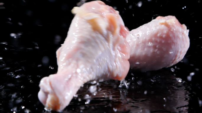 肉类食材掉落落入水中慢镜头视频素材