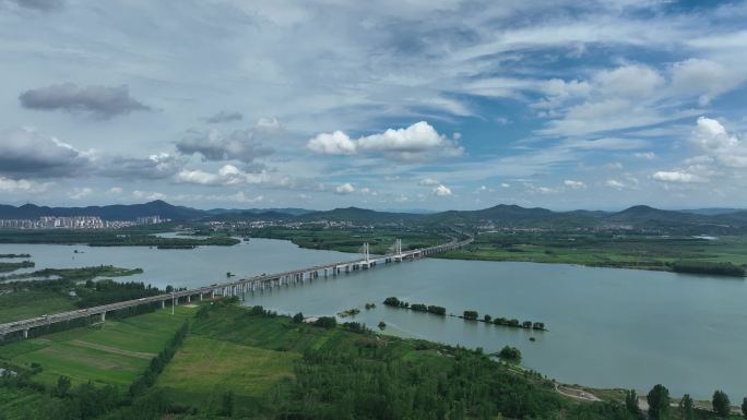 航拍浩吉铁路二广高速襄阳汉江四桥城市风光