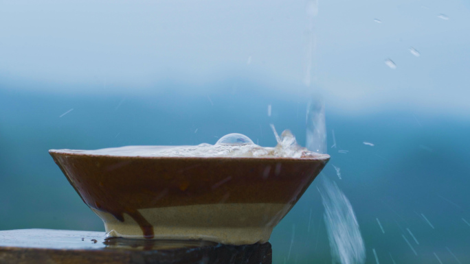 酱香白酒广告土碗倒酒茅台镇高端白酒素材