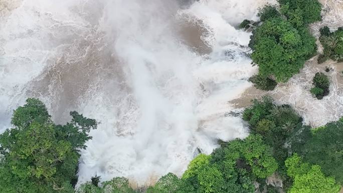 Ban Gioc瀑布的无人机鸟瞰图是越南最令人印象深刻的自然景观之一