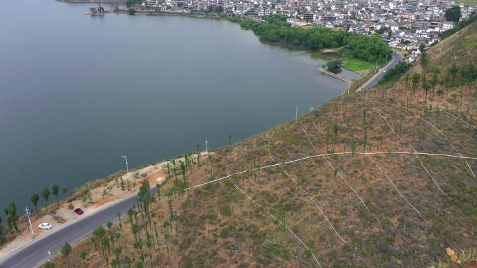 穿过曲线公路遇见双廊全景