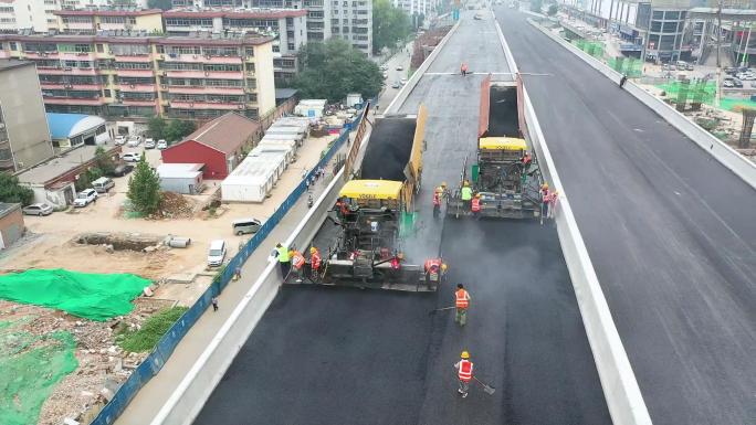 城市道路建设工人施工修路机工程机械铺路