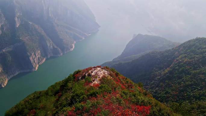 大气航拍三峡云海红叶奇观