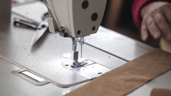 服装厂 缝纫机 女工 工作 打工