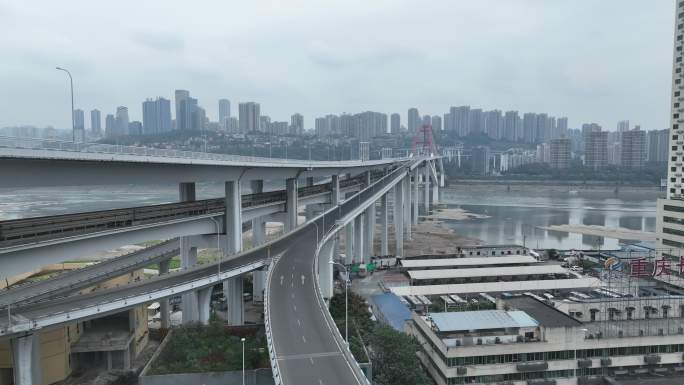 静默下的重庆空城