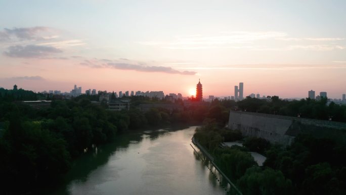 南京秦淮河上空飞向大报恩寺航拍