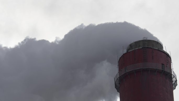 工厂烟囱废气排放