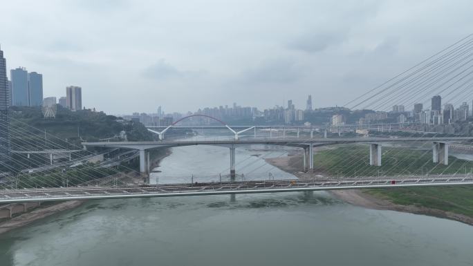 疫情封控下的重庆长江大桥静默管理