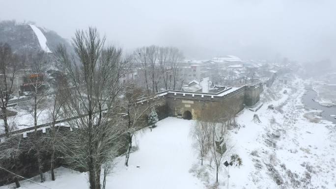 航拍河北易县紫荆关长城雪景