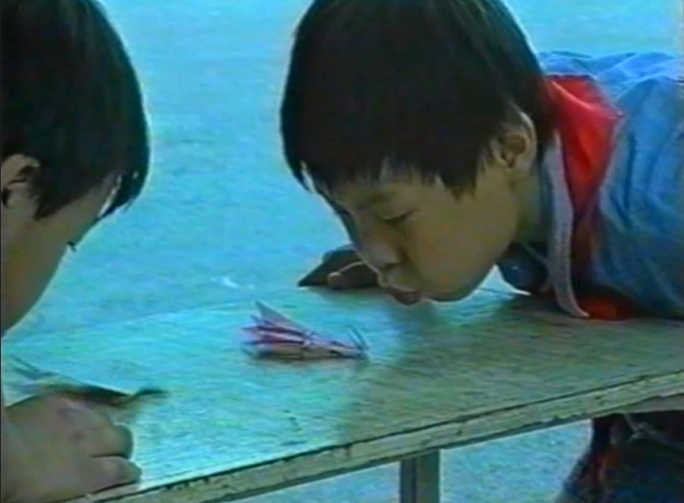 八九十年代儿童游戏活动吹纸青蛙